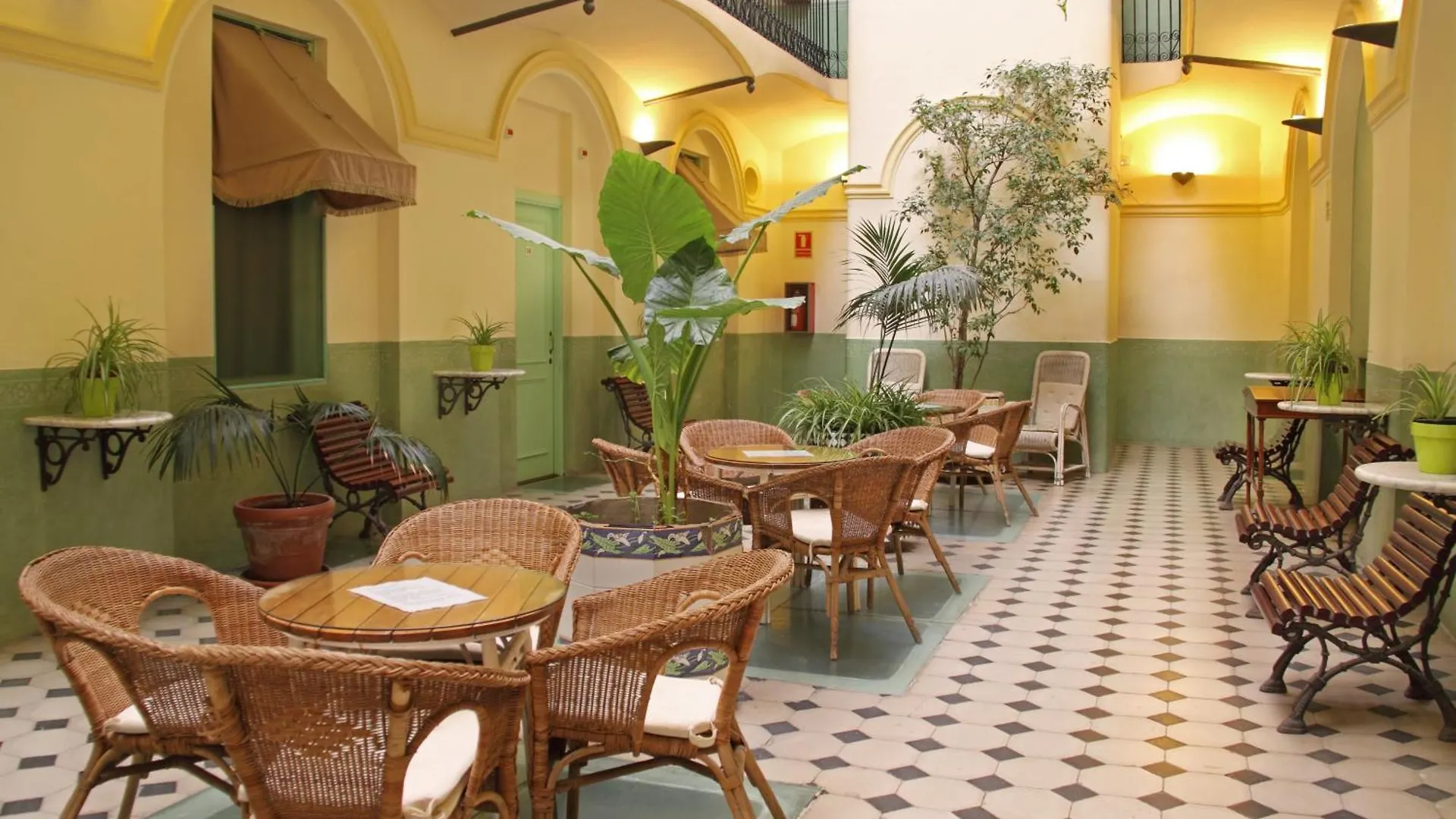 Hotel Peninsular Barcelona 0*,  Espanha